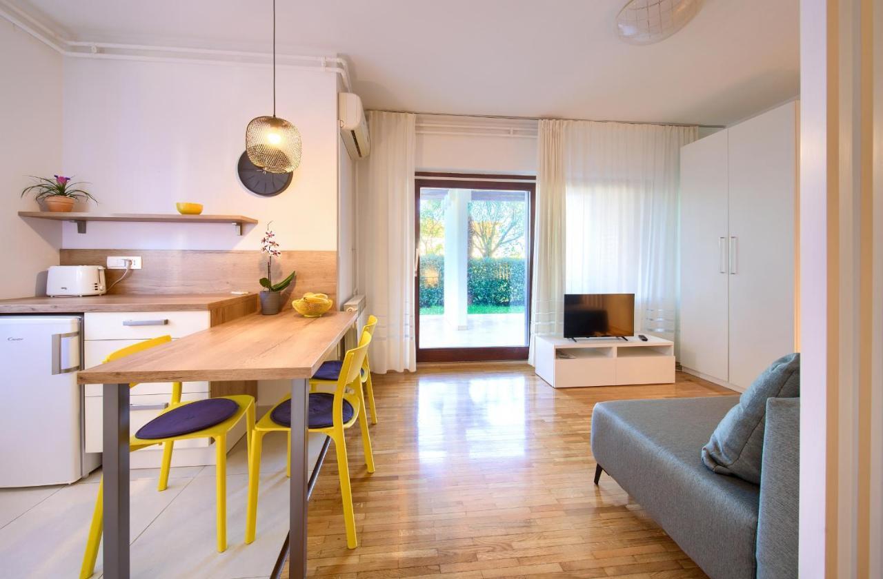 Apartments Meri Njivice Ngoại thất bức ảnh